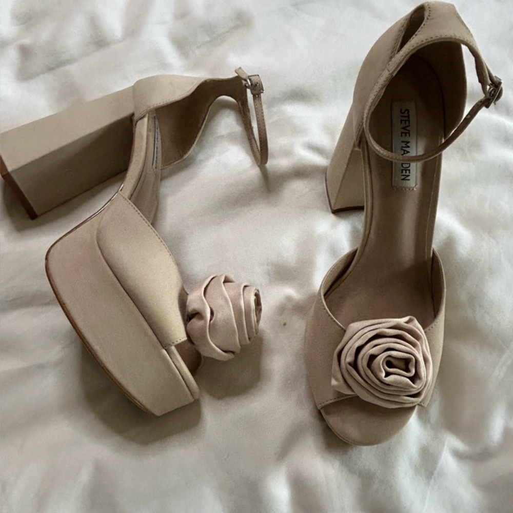 Steve Madden Beige Floral Platform Heels